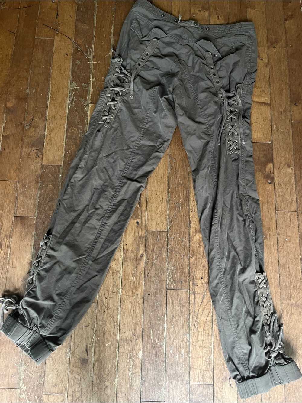 Women’s Olive Cargo Capris with Elastic Cuffs - Picture 3 of 6